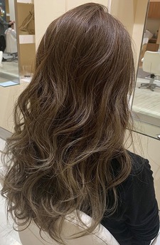 ロングヘアーのハイライトです！！