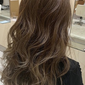 ロングヘアーのハイライトです！！