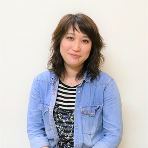 榊間　由　店長